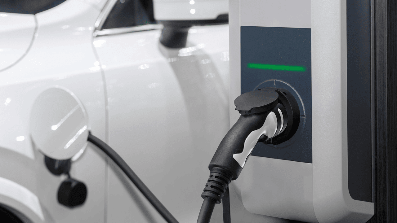 Câble de recharge e-mobilité : à chaque tension, sa connexion