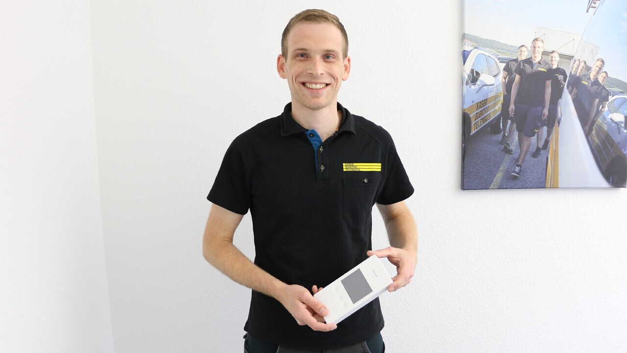 Fabian Jeker, Käser AG, Chef de projet installation électrique : « Les interphones SKS sont modernes, simples et très faciles à installer et à programmer. »